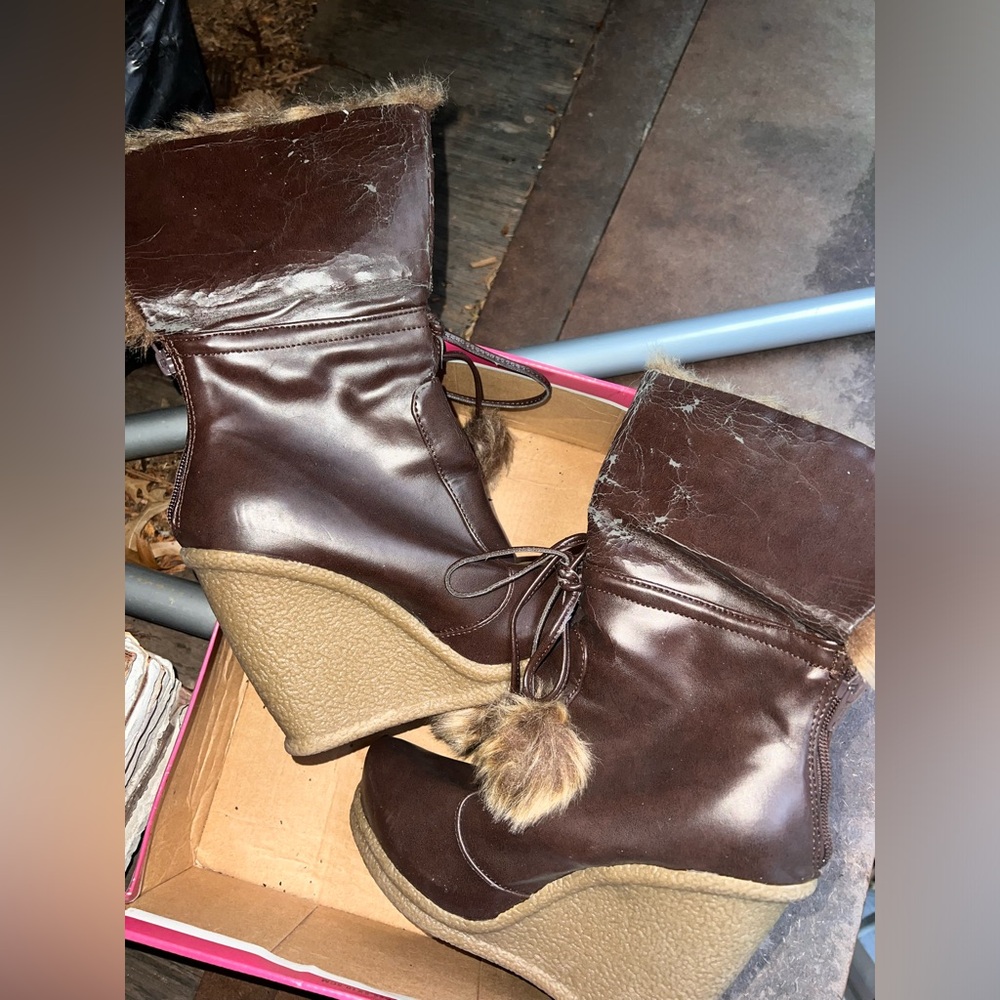 Faux fur gold down booties with tie pompoms π - Picture 12 of 12